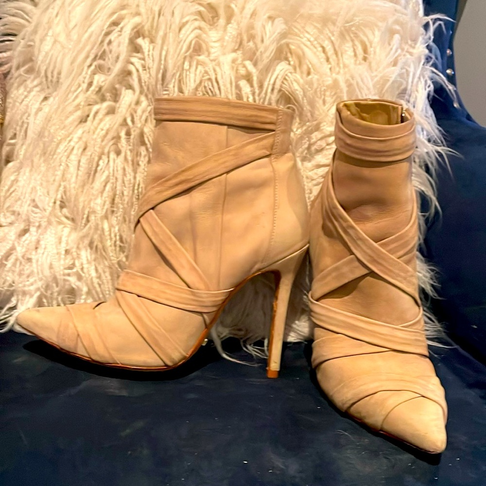 Schutz ankle bootie